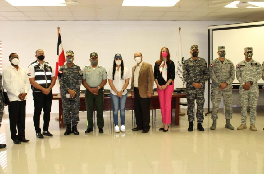  Autoridades Salud Pública, Militares Supervisan Cumplimiento Medidas Sanitarias en Puerto Plata